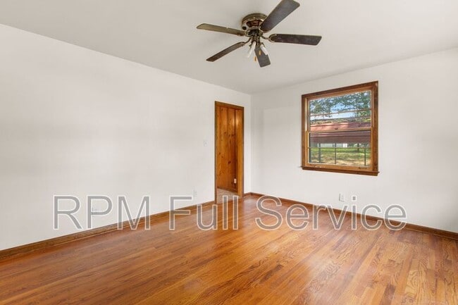 Photo - 570 Carol Dr