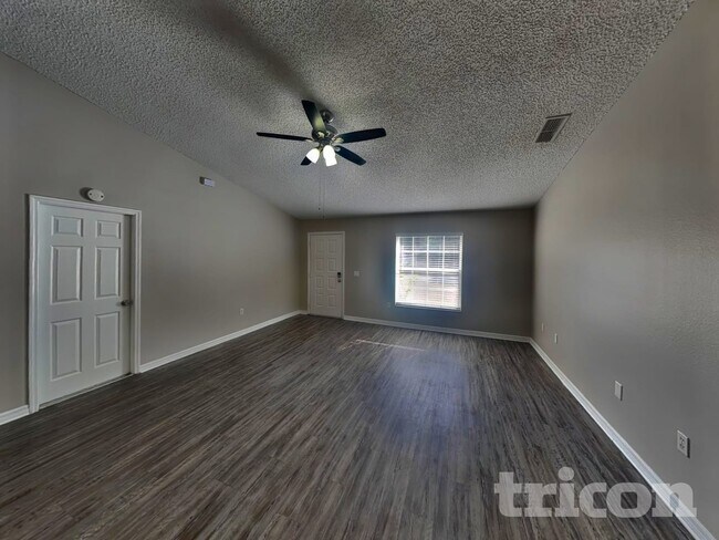 Photo - 3390 Shalimar Cir