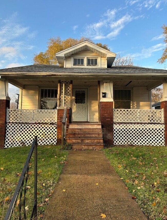 Building Photo - 1426 E Locust St Rental