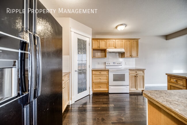 Photo - Cozy 3 bedroom+ den 2.5 bathroom house in the community of Airdrie