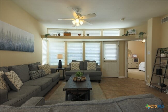 Photo - 421 Shadow Point