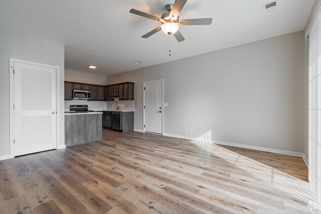1BR, 1BA - 837SF - Living Room - Hurstbourne Pointe