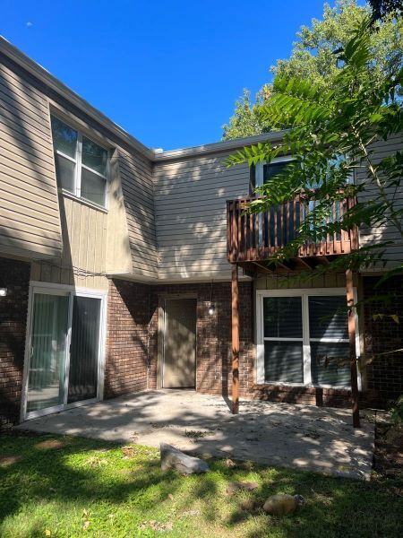 Building Photo - Spacious 2 bdrm/1.5 bath townhome in Cedar... Unit D