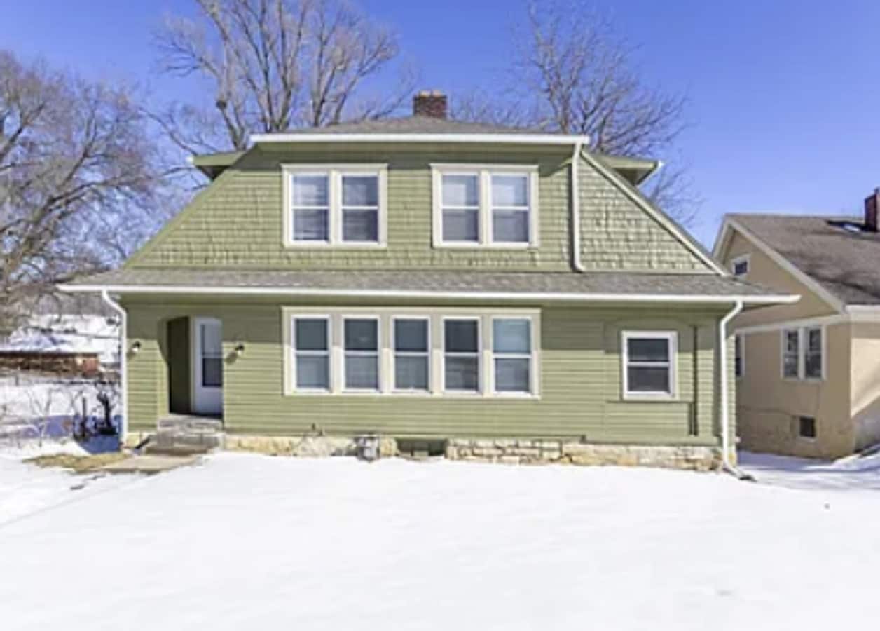 Spacious 3 Bed, 2 Bath Home in Prime Kansas City Location Near Plaza & Brookside - Spacious 3 Bed, 2 Bath Home in Prime Kansas City Location Near Plaza & Brookside