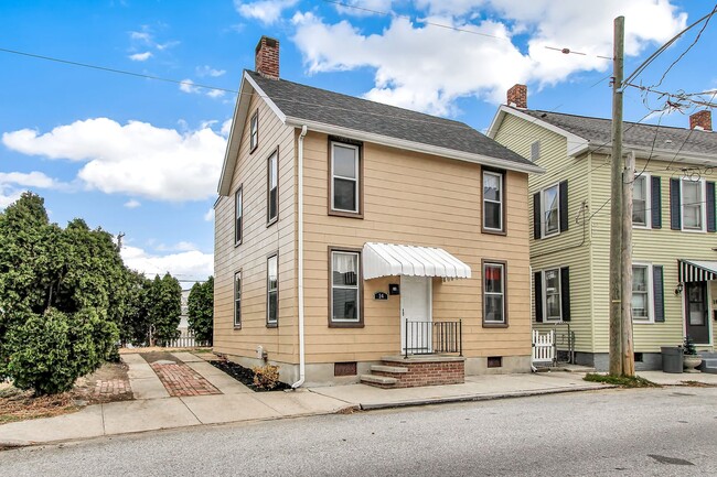 Building Photo - Charming 3 Bedroom, 1 Bath Home in Hanover, PA!