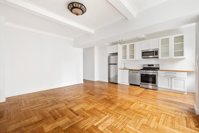 433 W 34th St Unit 9N