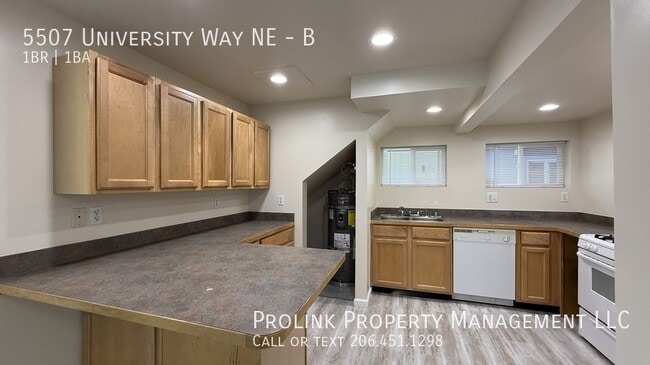 Photo - 5507 University Wy NE Unidad B