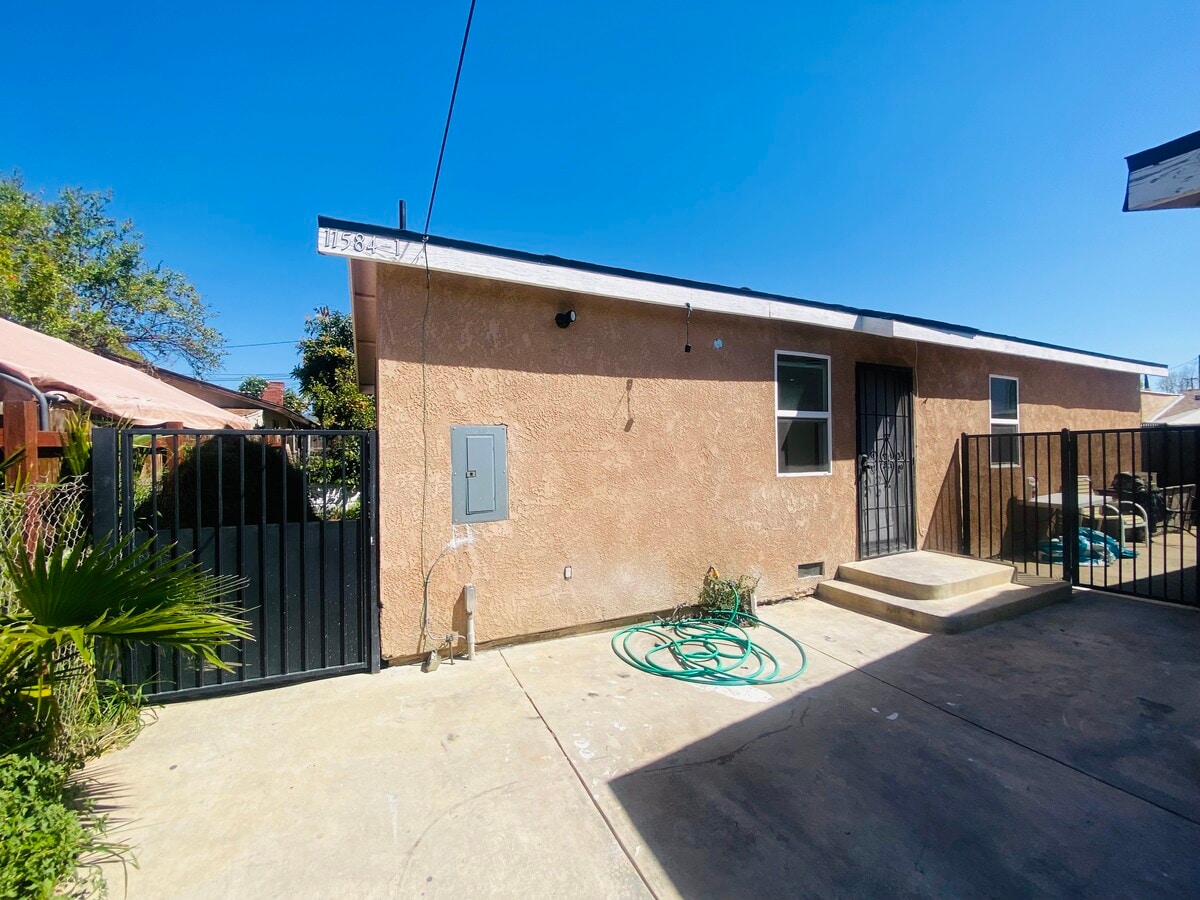 Photo - 11584 Amboy Ave
