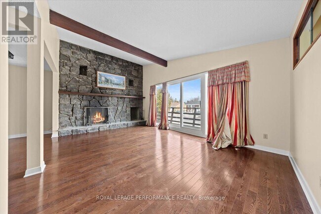 Photo - 2212 St. Laurent Blvd