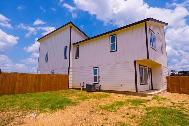 Photo - 108 Sandy Oaks Loop