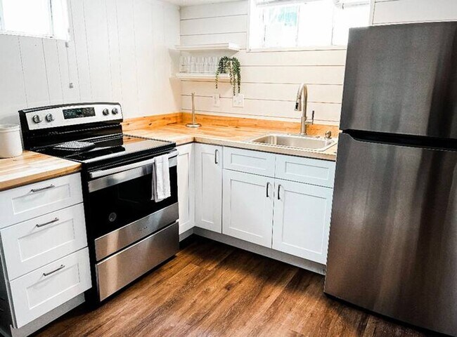 Photo - Iowa Unit Iowa Downstairs