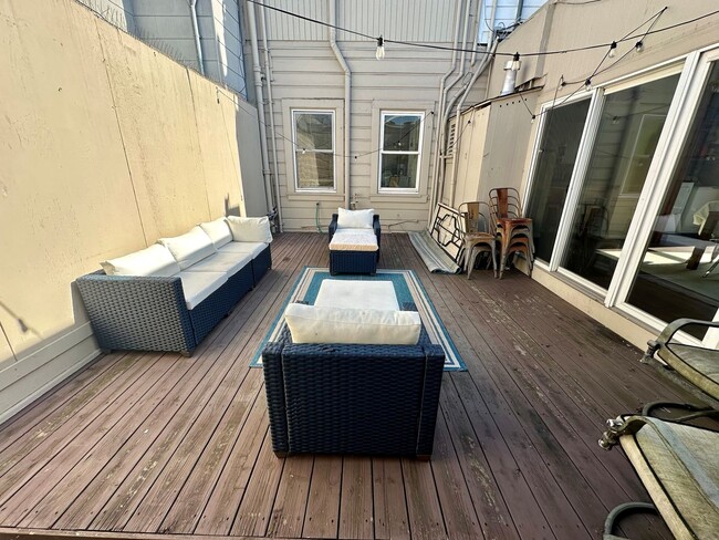 Photo - 2112 Lombard St Unit 2112