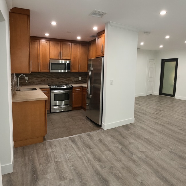 Photo - 425 NE 109th St