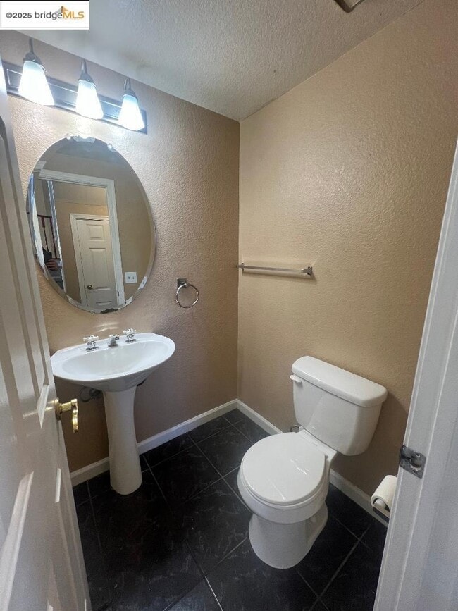 Photo - 5016 Perry Way