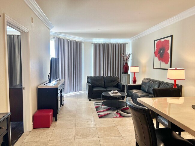 Photo - Meridian FURNISHED 2 BDR /2 BATH Luxury Condo - RESORT STYLE LIVING, 1-1/2 Blocks From The Heart ... Unidad 313