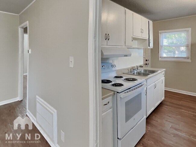 Photo - 2046 Medford Ave