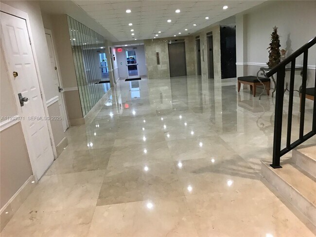 Photo - 5005 Collins Ave Unit 715