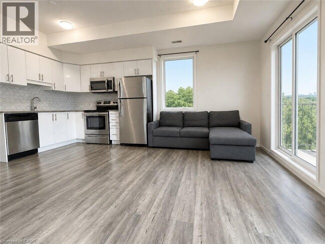Photo - 1430 Highland Rd W