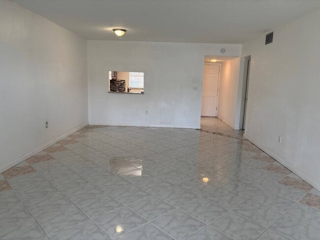 Photo - 19029 US-19 Unidad Bldg 1 9
