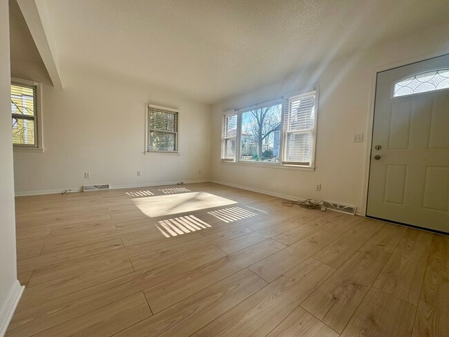 Photo - 407 West Adams Avenue