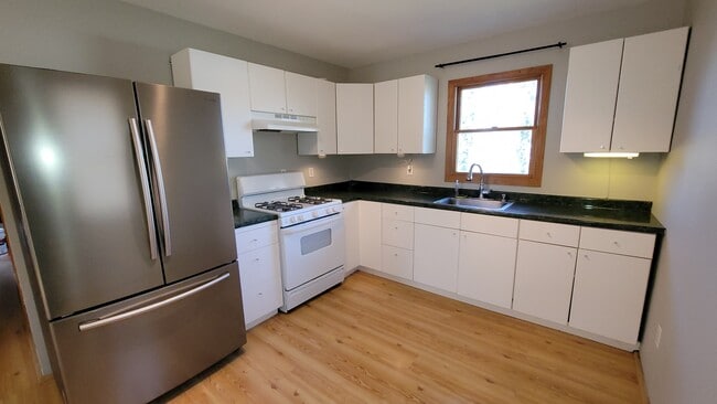 Building Photo - 40 Calvert Ave Unit 1