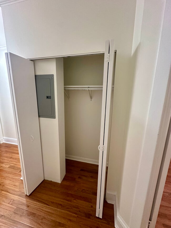 Photo - 5606 N Kenmore Ave Unidad 1