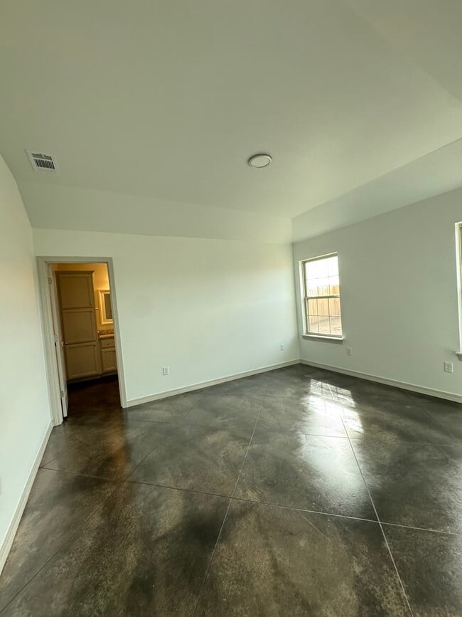Photo - Located in the Glendale Area!!! New Build ...