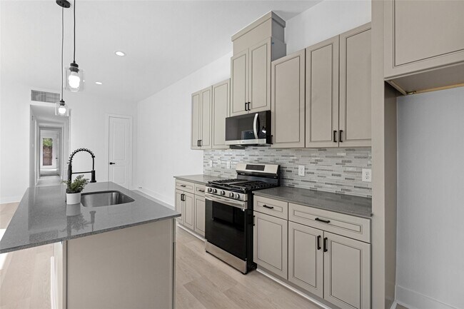 Photo - 7905 Cora St