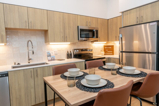 Building Photo - Monte