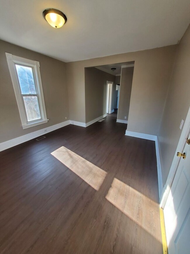 Building Photo - 1113 61st St Rental