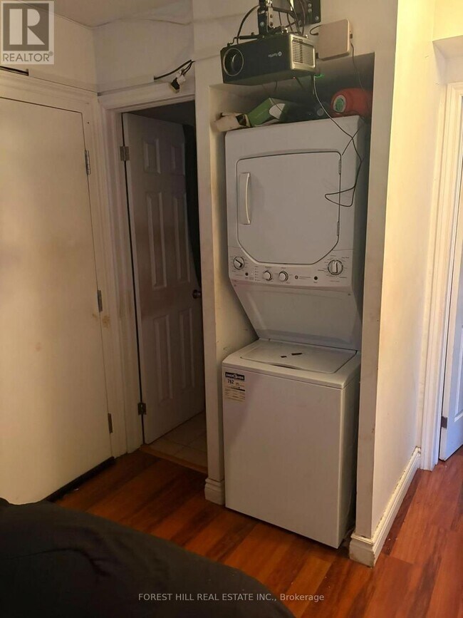 Photo - 2530 Eglinton Ave W
