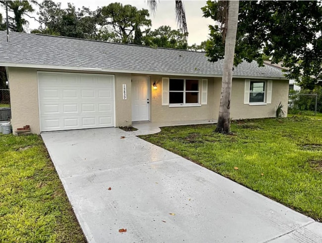 Building Photo - 15839 Villa Dr