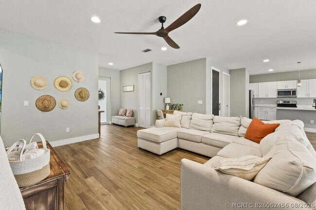 Photo - 601 SW S Quick Cir