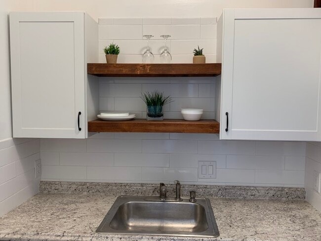 Building Photo - 1619 Mansfield St Unit #1