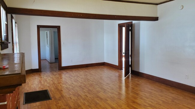 Photo - 1009 N Grand Ave