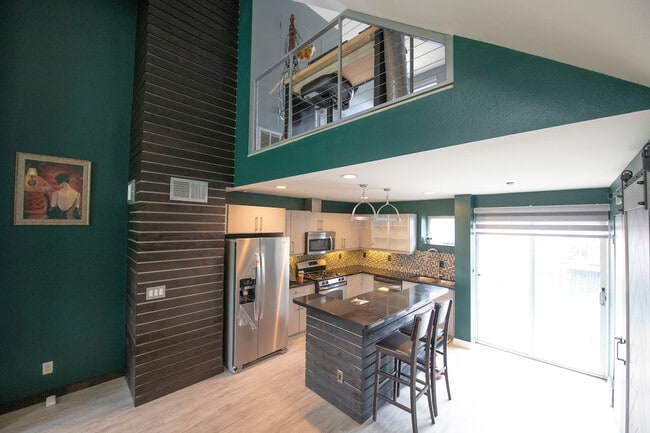 Photo - 969 Sigsbee St