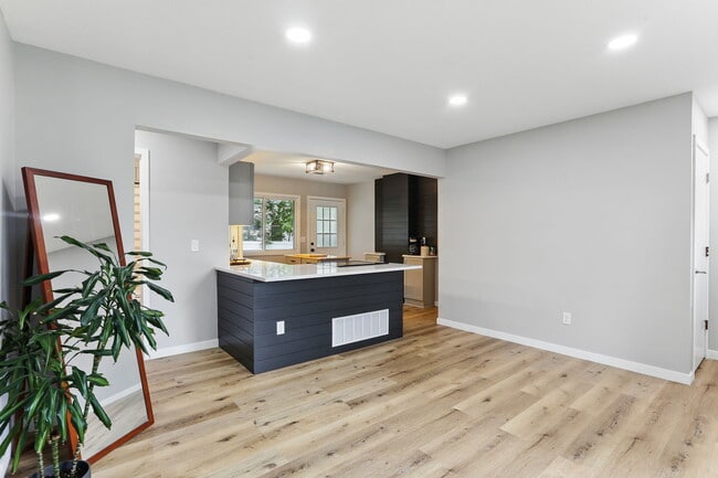 Photo - 2514 Woodlynn Ave