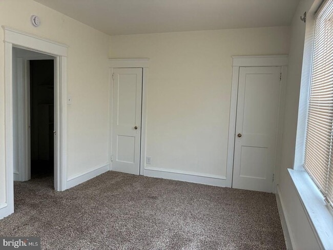 Building Photo - 260 N Wycombe Ave Unit 210