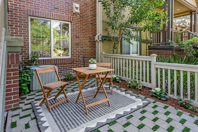 Photo - Available now, Townhouse in MV! $5,500