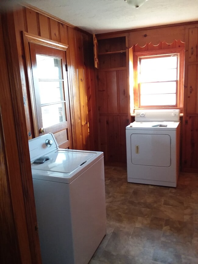 Photo - 407 N McCombs St