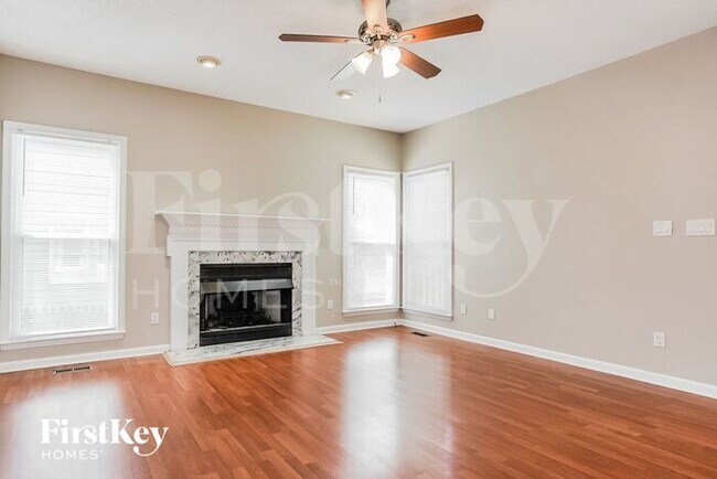 Photo - 1008 Silverbell Ln