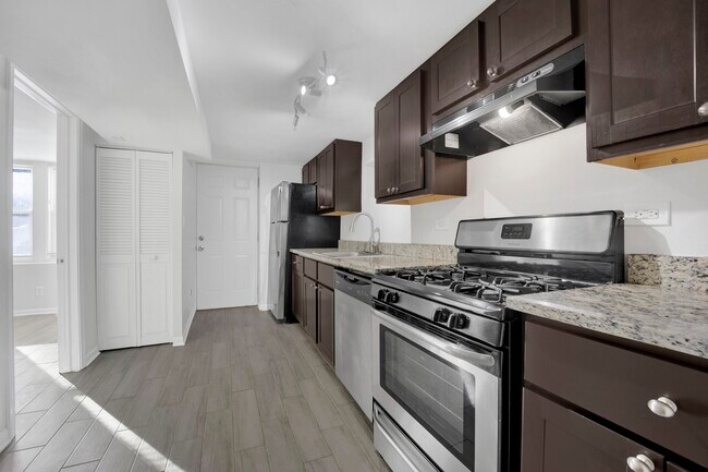 Photo - 1914 W Henderson St