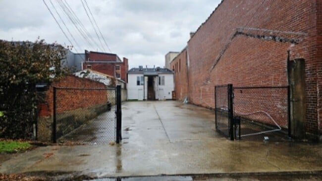 Building Photo - Market1612w (TF) Unit 1