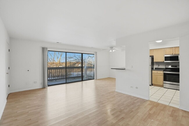 Photo - 209 W Ct of Shorewood Unit 3A