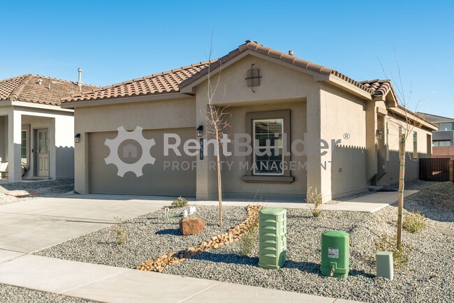 Lease Pending - Please apply at your own d... - Lease Pending - Please apply at your own d... House