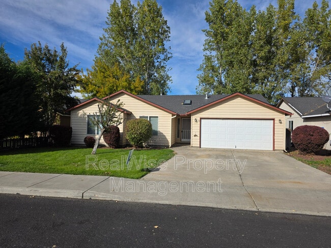 Photo - 737 NE Nickernut Ave