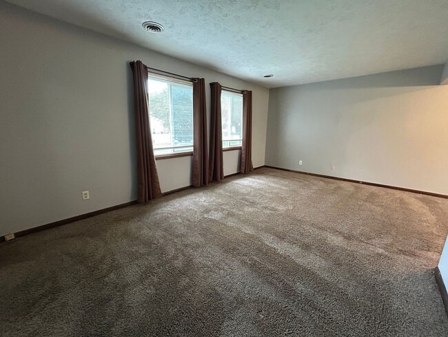 Photo - $300 OFF 1st MONTH'S RENT!! Spacious home ...