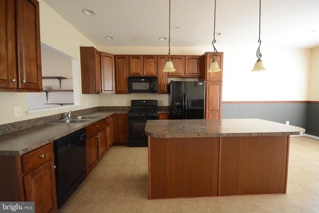 Photo - 421 Green Fern Cir