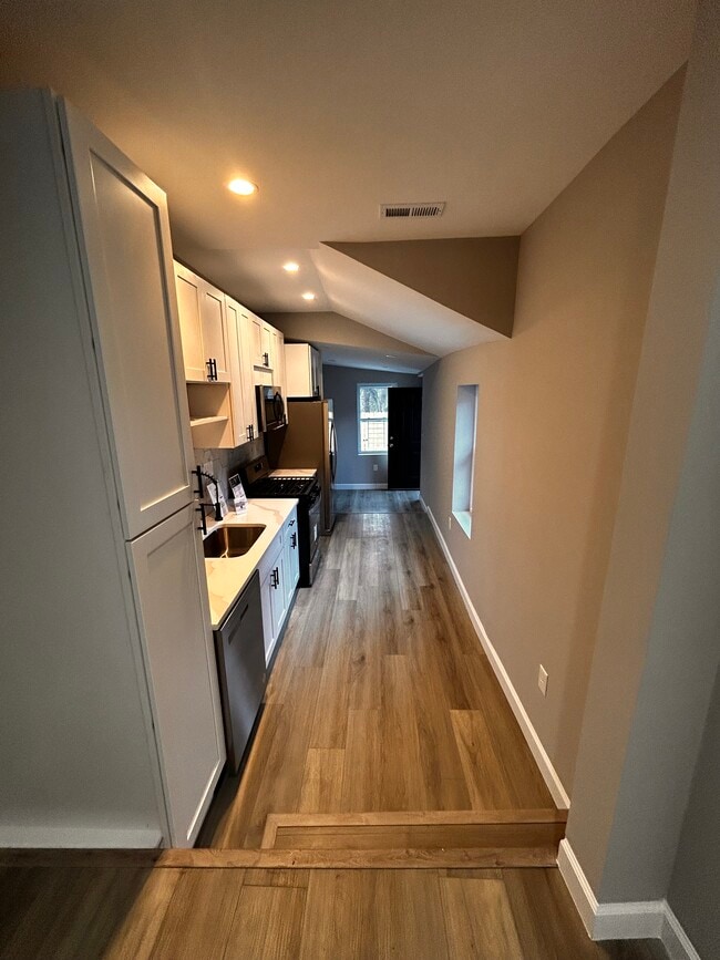 Photo - 897 W Lombard St