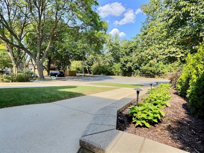 Photo - 5245 W Ardmore Ave